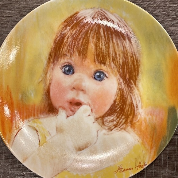 Fascination Collectible First Plate in the Frances Hook Legacy Series Certified - Picture 4 of 8